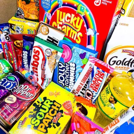 Sweetora International Treat Box – Assorted Snacks, Bonbons, Chocolates & Soft Drinks